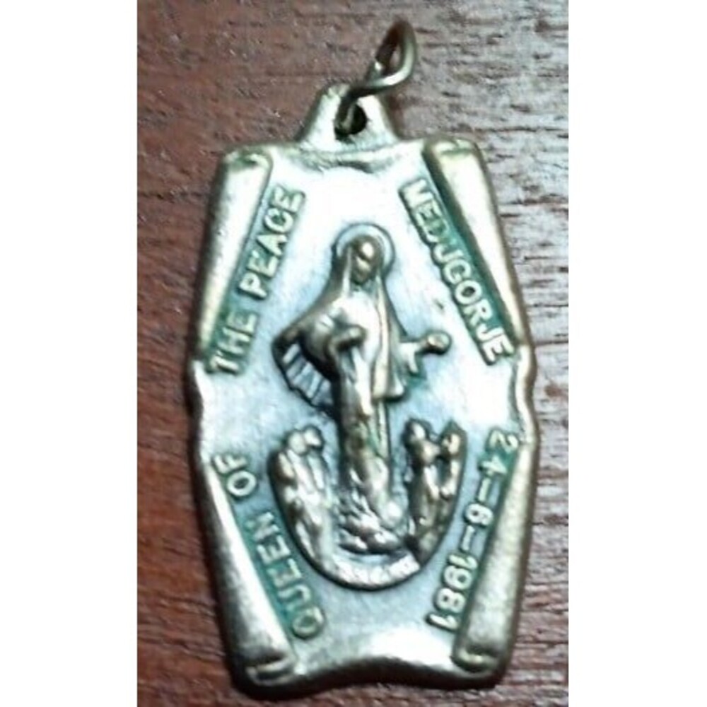 Vtg Silver Tone Catholic Mary Queen Of The Peace Medugorje Medjugorje Pendant